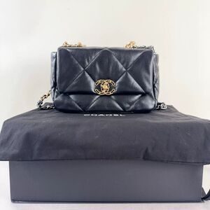 Chanel Women Pre-Loved Bag Brand New Condition